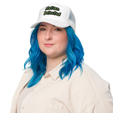 Load image into Gallery viewer, Trucker hat
